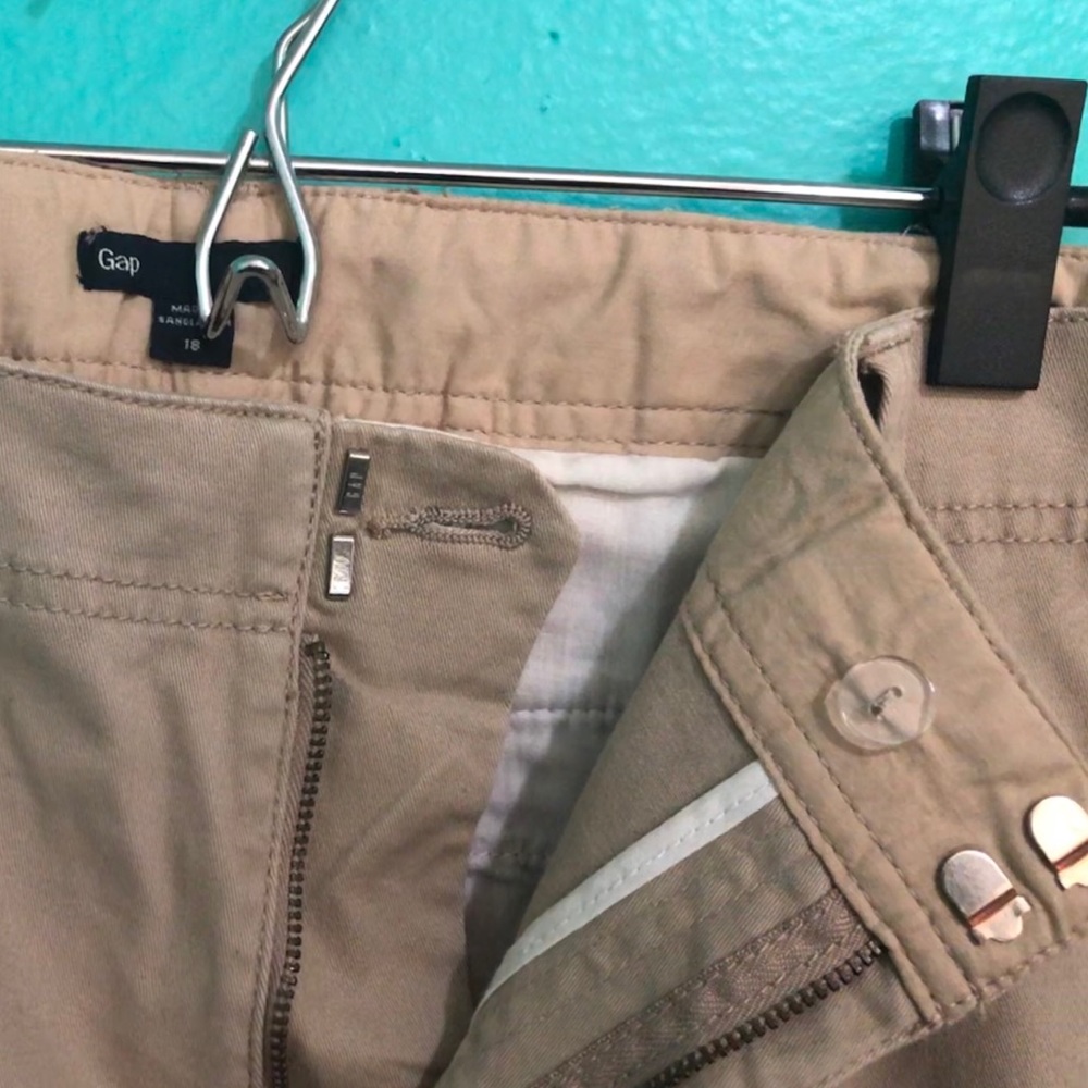 Gap khaki capris